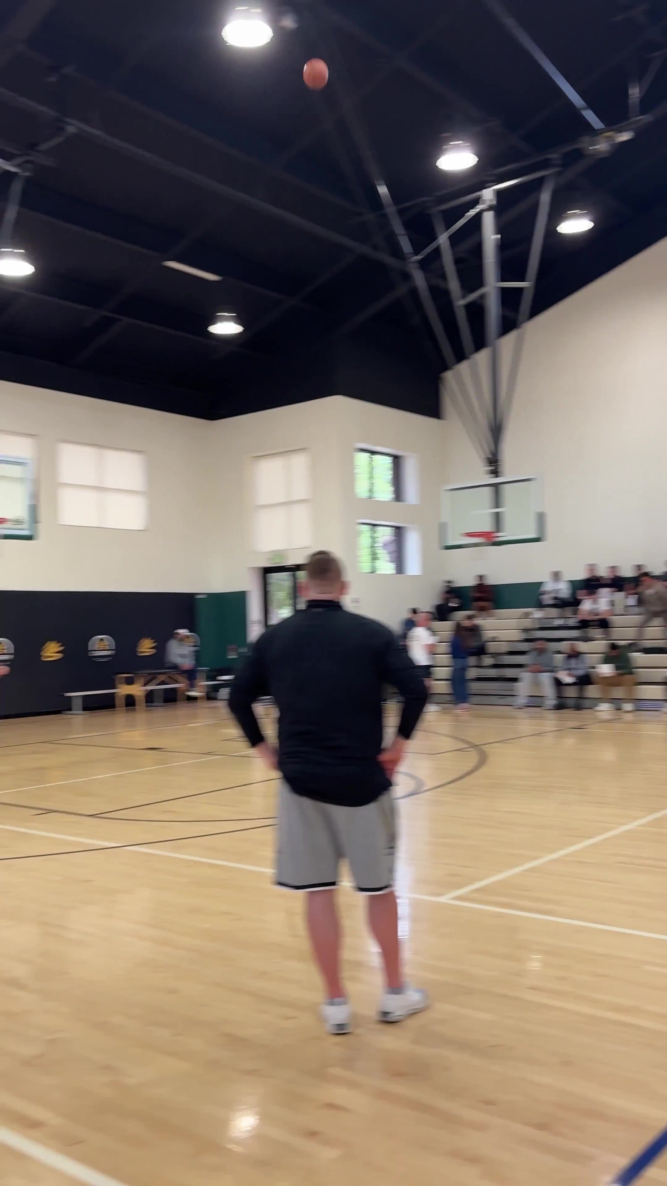 澳客足彩网站-这投篮简直赏心悦目!库里训练营投篮训练小试牛刀~